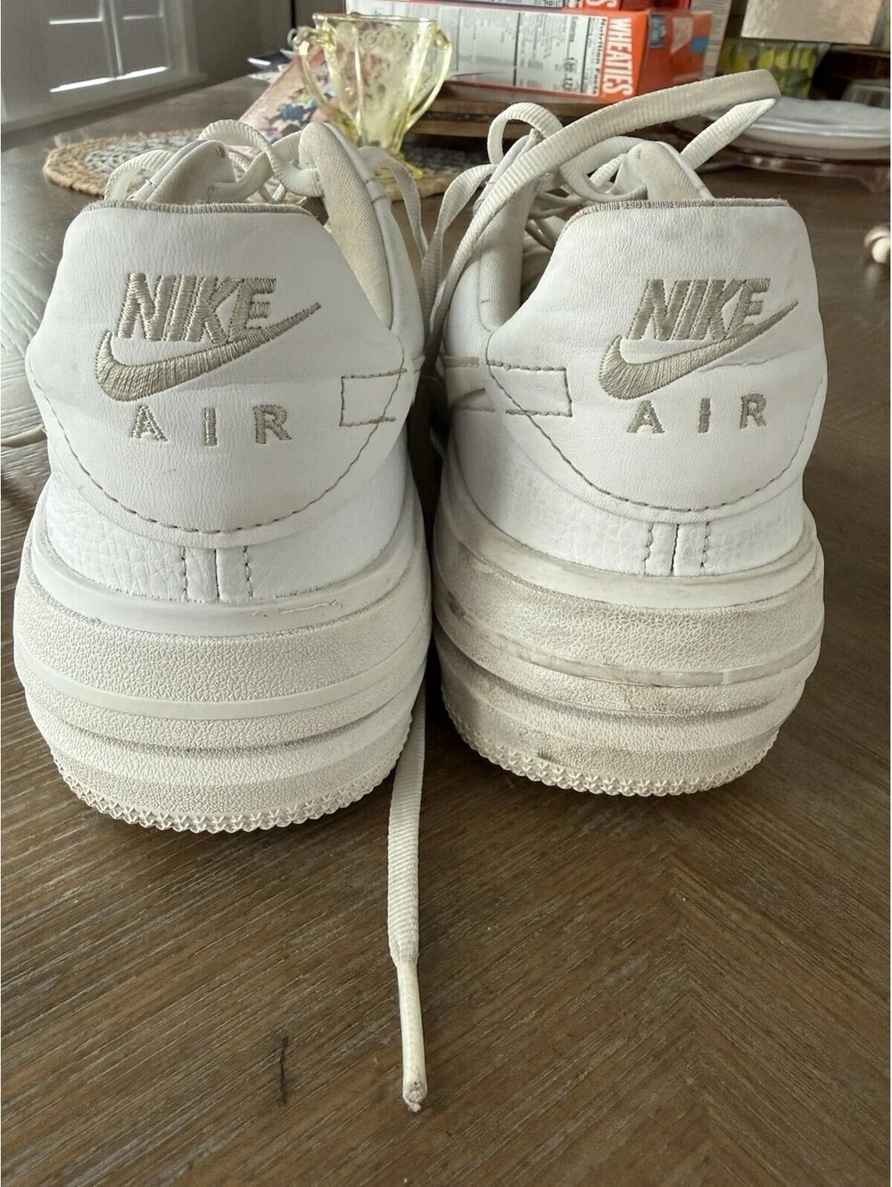 Nike Air Sneakers Size 8.5 White Flaw On To Tongue